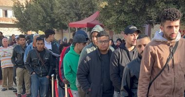 طوابير لأهالى المقطم أمام اللجان للمشاركة بالانتخابات الرئاسية.. فيديو وصور