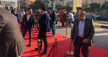 اللواء سمير فرج يصل لجان مدرسة سيزا نبراوي الانتخابية بالتجمع الخامس