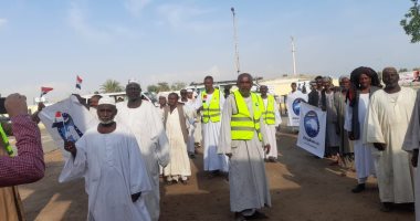 طوابير فى اليوم الثانى للانتخابات الرئاسية أمام لجان حلايب وشلاتين.. صور