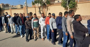 طوابير أمام لجنة مدرسة مدينتى فى ثانى أيام الانتخابات الرئاسية