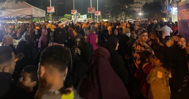 زحام شديد أمام اللجنة الفرعية بالمدرسة القومية فى العجوزة.. صور