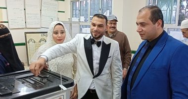 عروسان يدليان بصوتهما بلجنة الملاحة بسيدى سالم فى كفر الشيخ