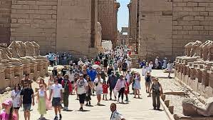 4500 سائح يزورون معبد الكرنك في الأقصر