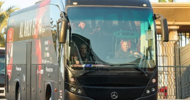 حافلة الأهلى تصل استاد القاهرة لمواجهة فاركو بالدورى