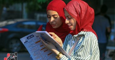 طلاب الثانوية العامة يبدأون امتحان مادة اللغة الثانية دور ثان