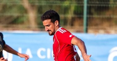 محمد بن رمضان يتعرض للإصابة أثناء مواجهة الأهلى وفاركو (فيديو)