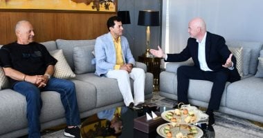 إنفانتينو يختار العلمين لقضاء إجازة بصحبة أسرته ويلتقي مع وزير الرياضة