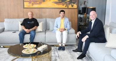 رئيس الوزراء يرحب برئيس الفيفا خلال تواجده فى مصر لقضاء عطلته