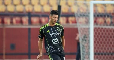 أشرف داري يواجه شبح الرحيل عن الأهلي خلال ميركاتو الشتاء