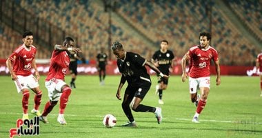 الفار يحرم تريزيجيه من تعزيز تقدم الأهلي على فاركو بثنائية فى الدقيقة 15.. صور