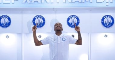 ماذا قدم بيرسي تاو بقميص الأهلى قبل الظهور فى الدوري الفيتنامى؟