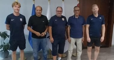 مصطفى عزام وعلاء نبيل يناقشان مع وفد الاتحاد النرويجى تطوير أداء المدربات واللاعبات