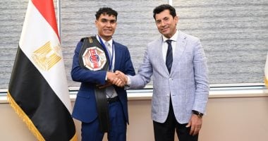 وزير الرياضة يلتقى بطل الكيك بوكس محمد راتب بعد اختياره تمثيل منتخب مصر
