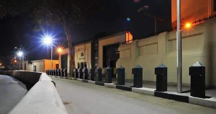 السفارة البريطانية بالقاهرة بعد إزالة الحواجز الأمنية من أمامها