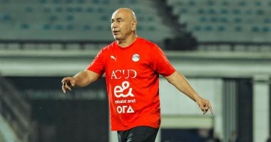 حسام حسن يحاضر لاعبى منتخب مصر قبل مباراة إثيوبيا الليلة