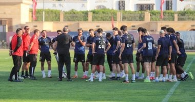على ماهر يصحح أخطاء لاعبى سيراميكا.. ويؤكد ضرورة التركيز والالتزام.. صور