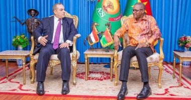 سفير مصر في بوركينا فاسو محمد الغزاوي يجتمع بالجالية المصرية لتنسيق لقاء مع المنتخب الوطني