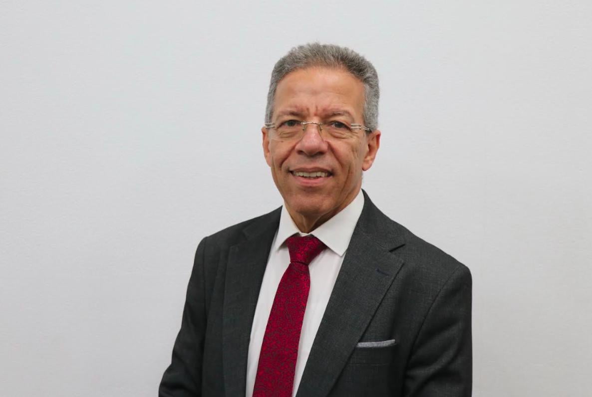 الدكتور أسامة عبد الحى نقيب الأطباء